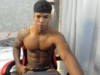 dominnic_strong from Flirt4Free is Freechat