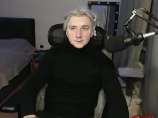 elvin_vaenight from Flirt4Free is Freechat