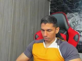 erik_castle from Flirt4Free is Freechat