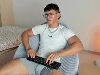 Justin_andrew from Flirt4Free