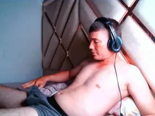 larry_colins from Flirt4Free is Freechat