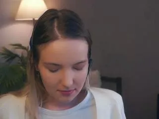 nina_falcone from Flirt4Free is Freechat