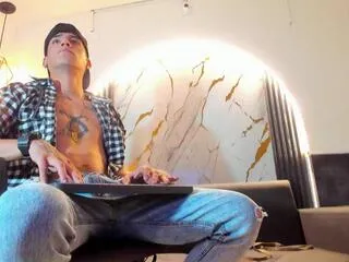 robin_carlos from Flirt4Free is Freechat