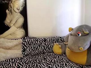 Sara_meow from Flirt4Free