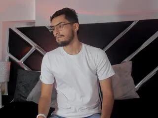 yoggi_aron from Flirt4Free
