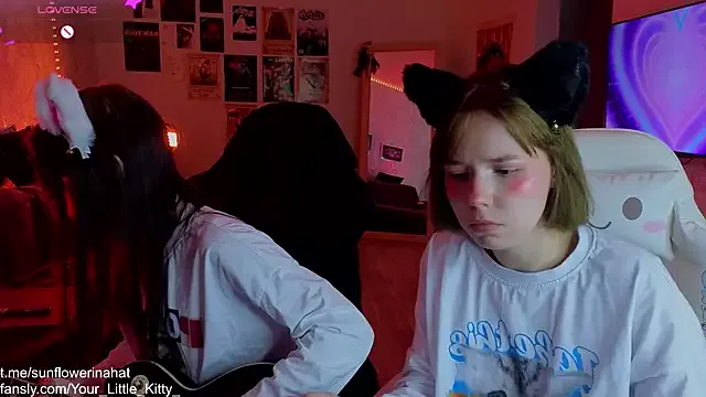 Girls: try live performances with matured performers, from dancing to quirks, in a variety of beautiful sex cams.