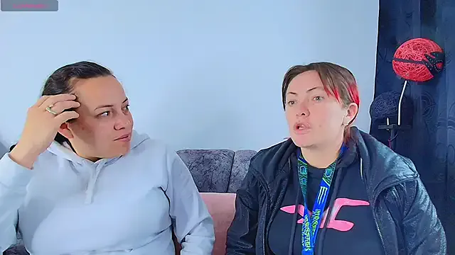 Girls: try live performances with matured performers, from dancing to quirks, in a variety of beautiful sex cams.