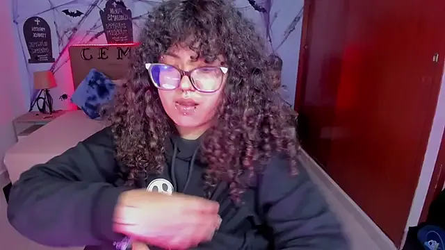 _Lilly_miller from StripChat is Freechat