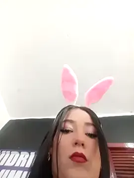 _Luna-1 from StripChat is Freechat