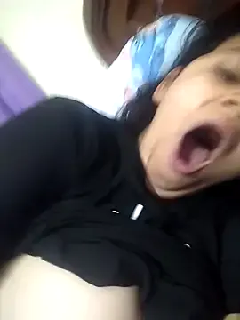 _Miaaleon from StripChat is Freechat