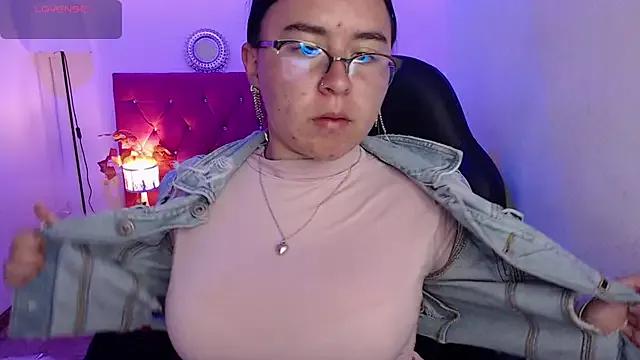 _MissMegann from StripChat is Freechat