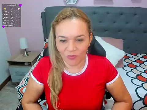 _sarah_lovely from StripChat is Freechat