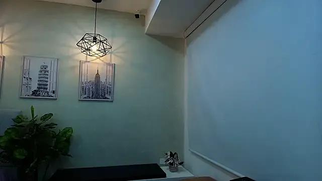 _Victoria_Collins from StripChat is Freechat