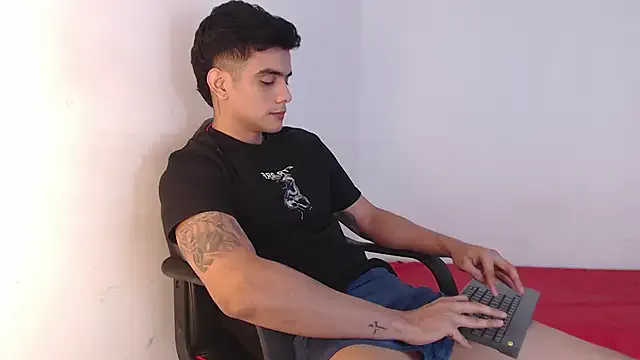 adam_levis17 from StripChat is Freechat