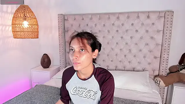 AdharaMancinii from StripChat is Freechat