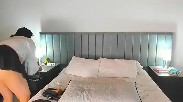 adriana71 from StripChat is Freechat