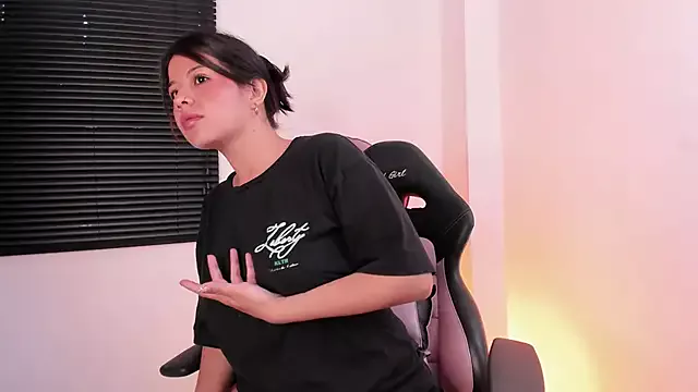 Girls: try live performances with matured performers, from dancing to quirks, in a variety of beautiful sex cams.