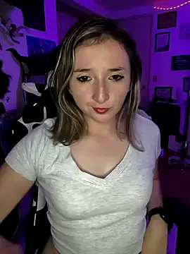 AhriSteele from StripChat is Freechat