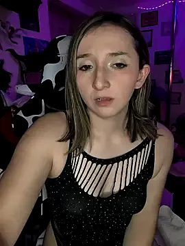 AhriSteele from StripChat is Freechat