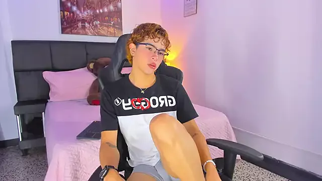 Girls: try live performances with matured performers, from dancing to quirks, in a variety of beautiful sex cams.