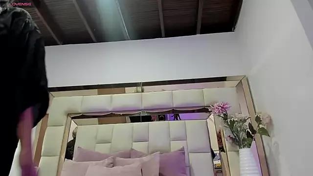 Girls: try live performances with matured performers, from dancing to quirks, in a variety of beautiful sex cams.