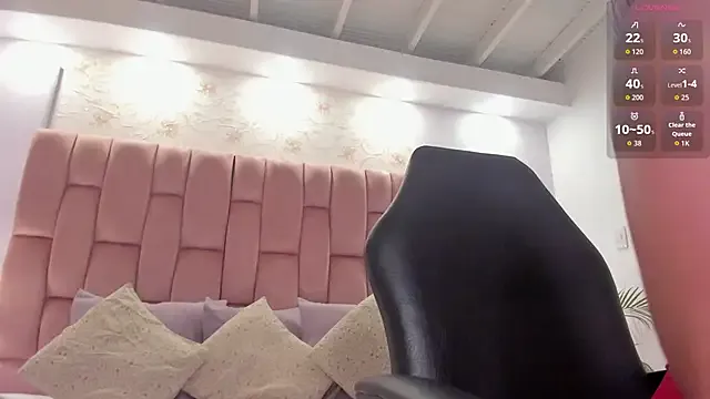 aishathornee from StripChat is Freechat