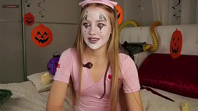 AlbaMesick from StripChat is Freechat