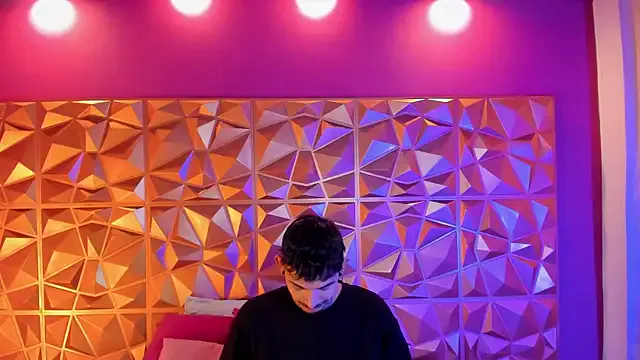 AleKiing from StripChat is Freechat