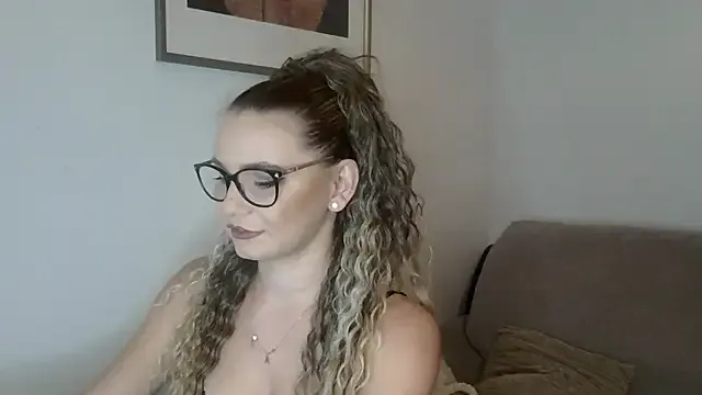 AlessiaCreed from StripChat is Freechat