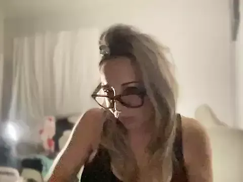 ALEXADANIELLE from StripChat