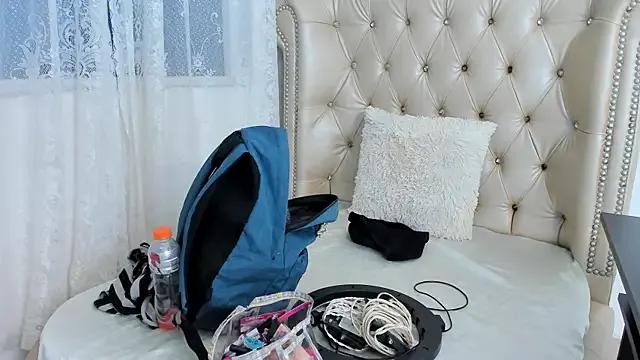 AlexaFoxy18 from StripChat is Freechat
