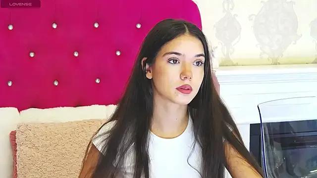 AlexisDevine from StripChat is Freechat