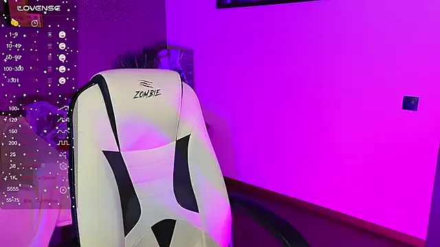 AliceBYKiss from StripChat is Freechat