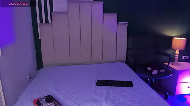 AliceMadnes from StripChat is Freechat