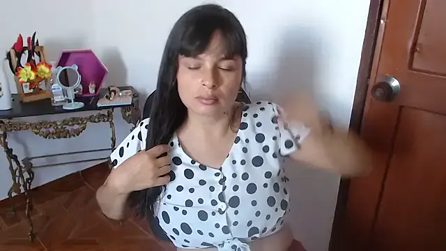 Girls: try live performances with matured performers, from dancing to quirks, in a variety of beautiful sex cams.