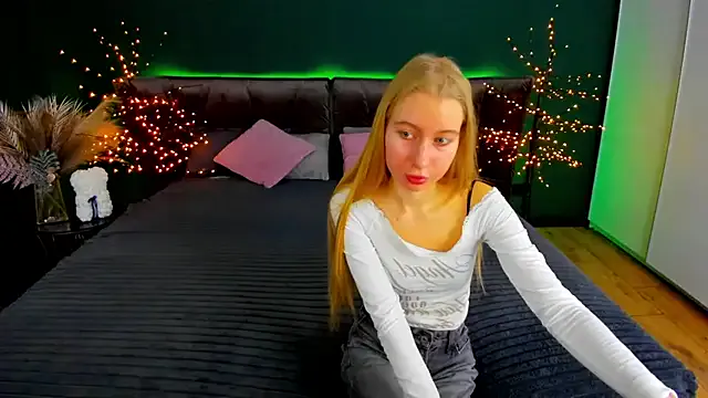 Alina_Blonde from StripChat is Freechat