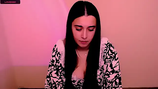 AlinaDoll_ from StripChat is Freechat