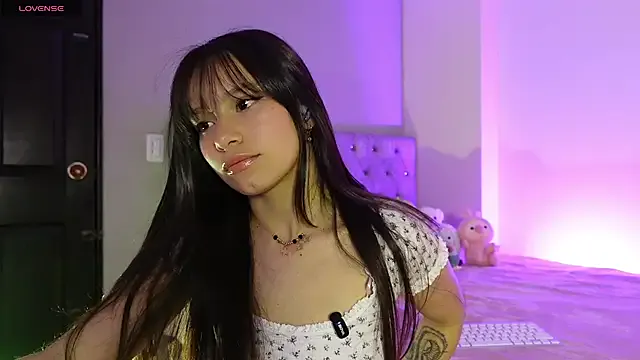 Alisha_Olsen_ from StripChat is Freechat