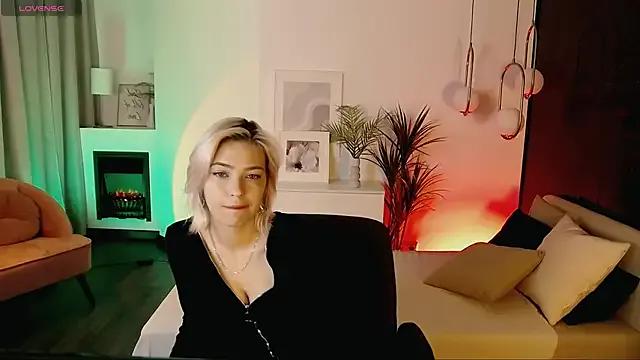 AlysiaSun from StripChat is Freechat
