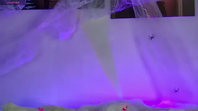 AlysonHuxley_ from StripChat is Freechat