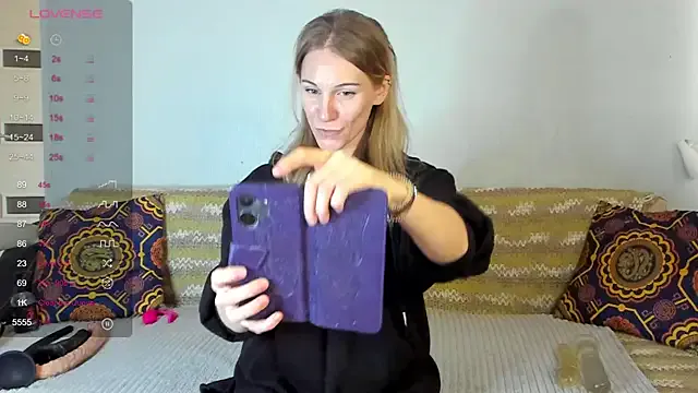 Amalia_Mio from StripChat is Freechat