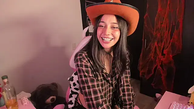 amber_yull from StripChat is Freechat