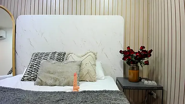 Girls: try live performances with matured performers, from dancing to quirks, in a variety of beautiful sex cams.