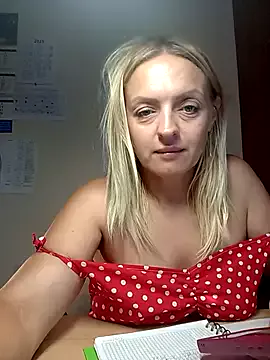 Ami_Foxy from StripChat