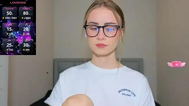 AminaLuxuryy from StripChat is Freechat