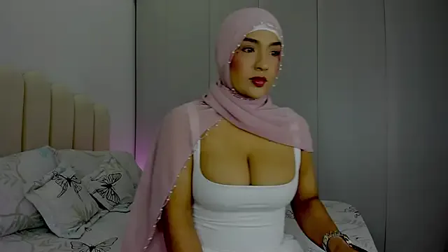 Amira-Zahra from StripChat is Freechat