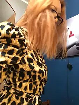 Amore_Mia_ from StripChat is Freechat
