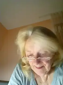 AmyLove353 from StripChat is Freechat