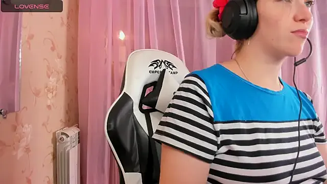 Girls: try live performances with matured performers, from dancing to quirks, in a variety of beautiful sex cams.