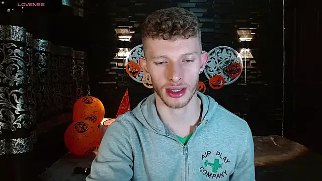 Andrewxbi from StripChat